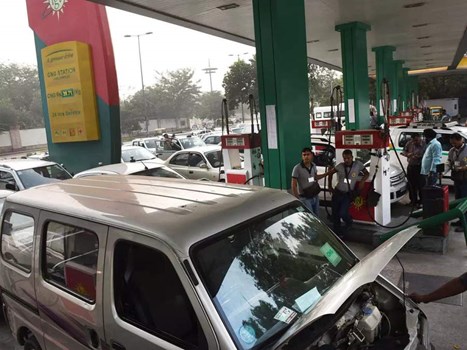 CNG Price: दिल्ली में फिर बढ़ी सीएनजी की कीमत, 12 घंटे में दूसरी बार लगा आम आदमी को झटका