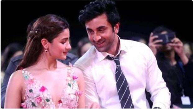 Ranbir Kapoor और Alia Bhatt की शादी की तैयारियां जोरों पर, लड़ियों से सजाया जा रहा बंगला