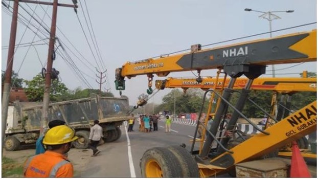 Road Accident: गोरखपुर में डंपर ने छह लोगों को कुचला, हादसे में तीन की मौत