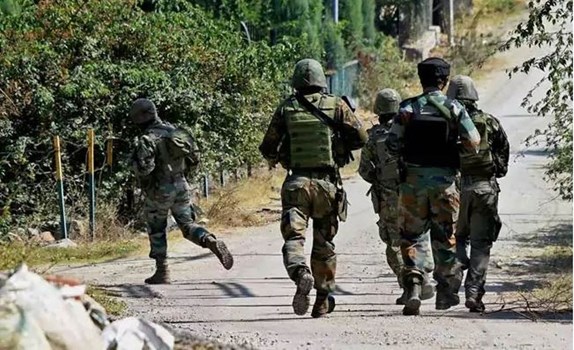 Jammu Kashmir: सुरक्षाबलों ने मुठभेड़ में दो आतंकियों को किया ढेर, इलाके में सर्च ऑपरेशन जारी