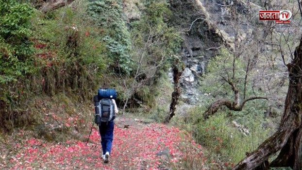 Uttarkashi : डोडीताल ट्रैक पर फंसे दो ट्रैकर्स, एक की हार्ट अटैक से हुई मौत, दूसरा सकुशल