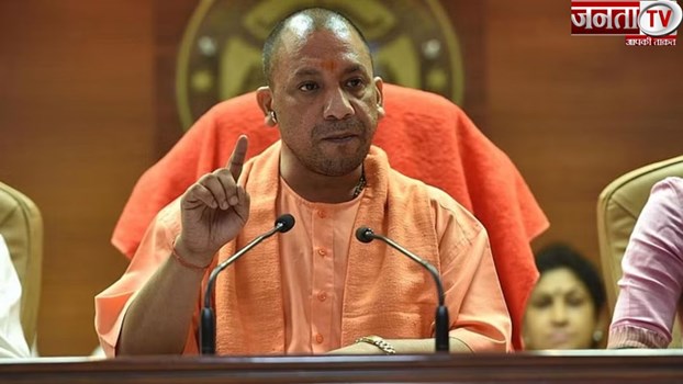 CM Yogi का बड़ा ऐलान: कांवड़ मार्ग में दुकानों पर लिखना होगा नाम, मास बेचने पर हो सकती है रोक