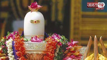 Mahashivratri पर शिवलिंग पर बेलपत्र, धतूरा और घी चढ़ाने से क्या होता है? जानिए 