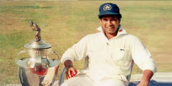 Bday Special: आखिर क्रिकेट के भगवान क्यों हैं सचिन तेंदुलकर? जानिए इन खूबसूरत तस्वीरों से...
