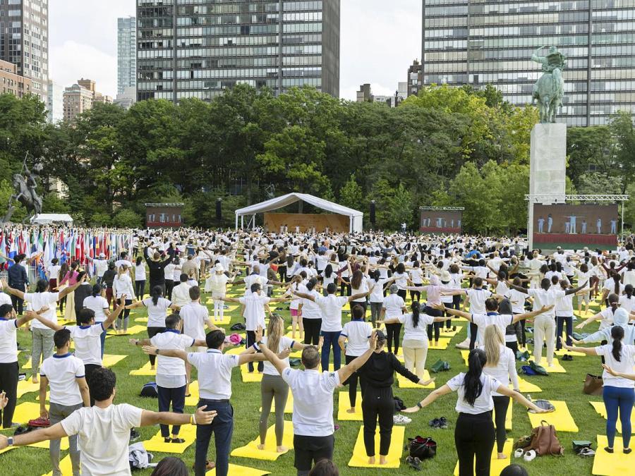 UN में योग करके पीएम मोदी ने बनाया Guinness World Record, यहां देखें International Yoga Day की तस्वी