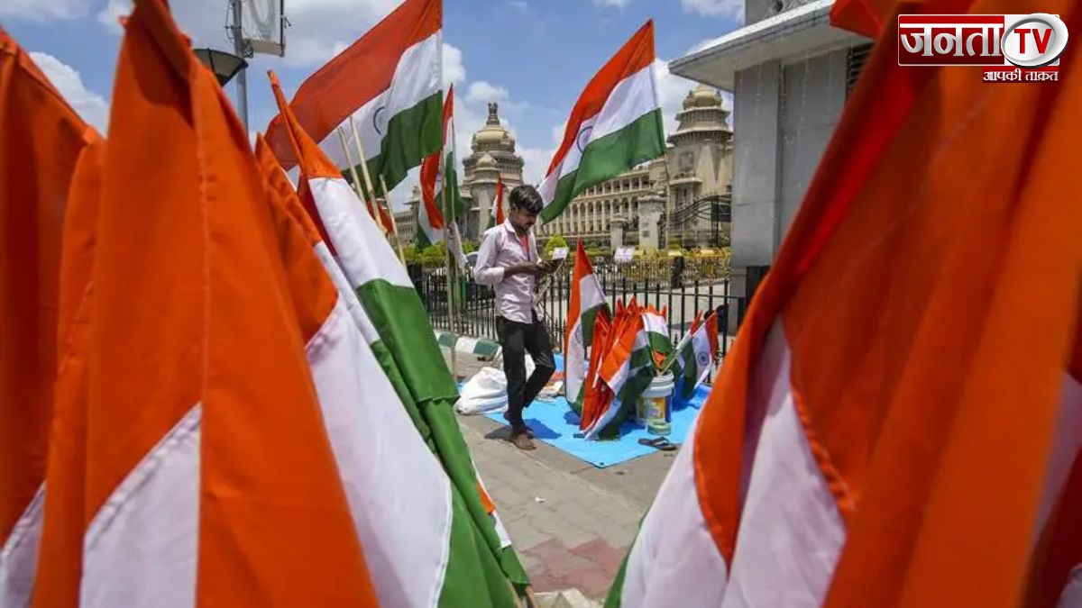 Independence Day 2024: तिरंगा कब बना भारत का राष्ट्रीय ध्वज? अपमान पर कितने साल की होती सजा?