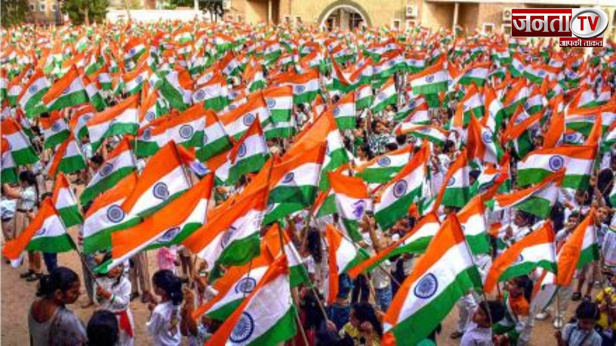 Independence Day 2024: तिरंगा कब बना भारत का राष्ट्रीय ध्वज? अपमान पर कितने साल की होती सजा?