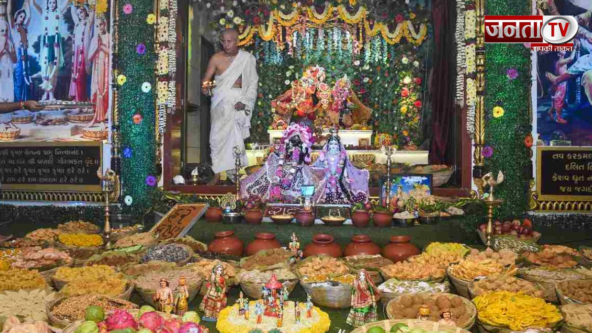 Laddu Gopal chhathi 2024 : ऐसे मनाएं श्री कृष्ण की छठी, जानें पूजा विधि और खास भोग