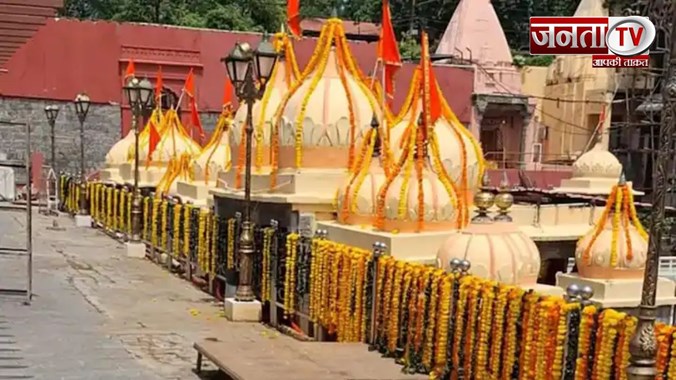 Photos: राष्ट्रपति द्रौपदी मुर्मू के दौरे से पहले चमका महाकालेश्वर मंदिर, फूलों से कॉरिडोर